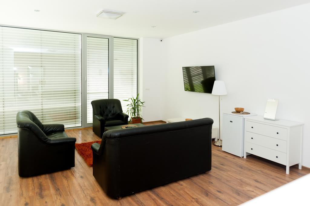 Villa Ladoven Luxusny Apartman 124M2 마틴 외부 사진
