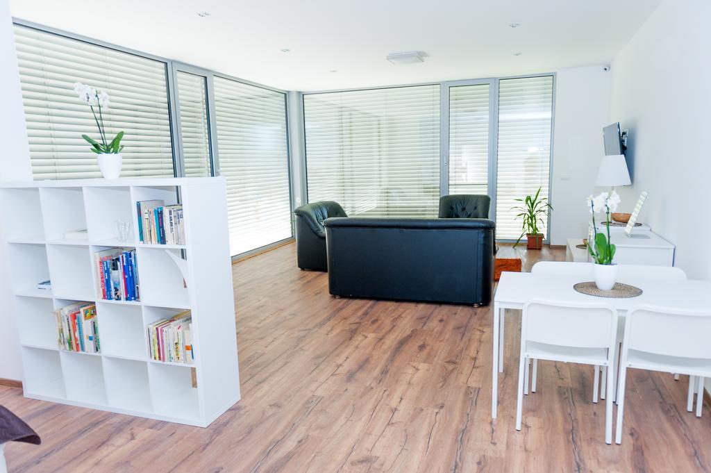 Villa Ladoven Luxusny Apartman 124M2 마틴 외부 사진